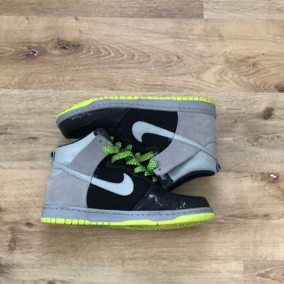 Nike Shoes - Women’s Nike Dunks Size 9.5
